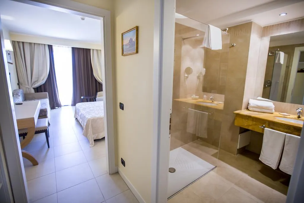 Cefalu Sea Palace 5*,