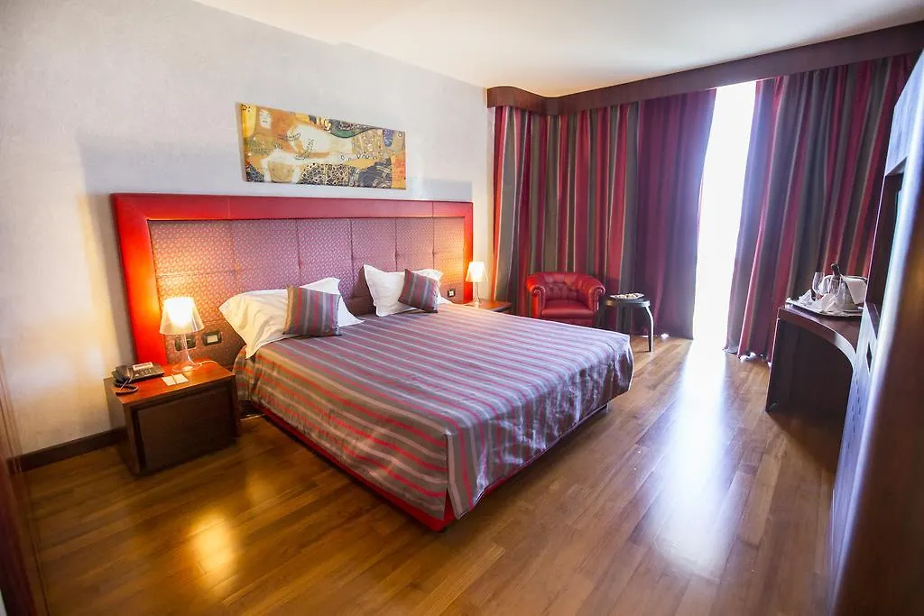 Cefalu Sea Palace 5*,